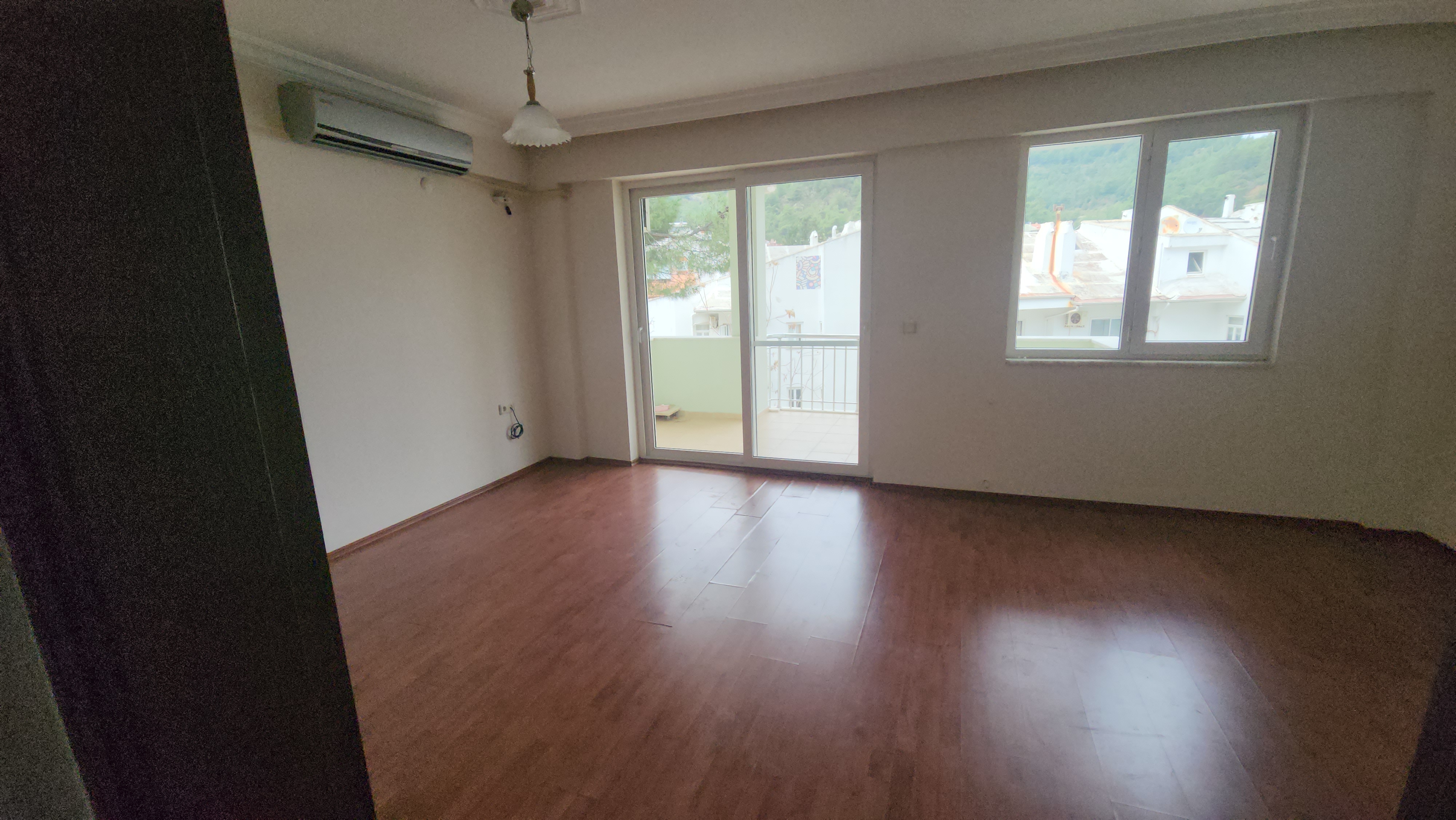 Comfortable Apartment In Tranquil Street - 9