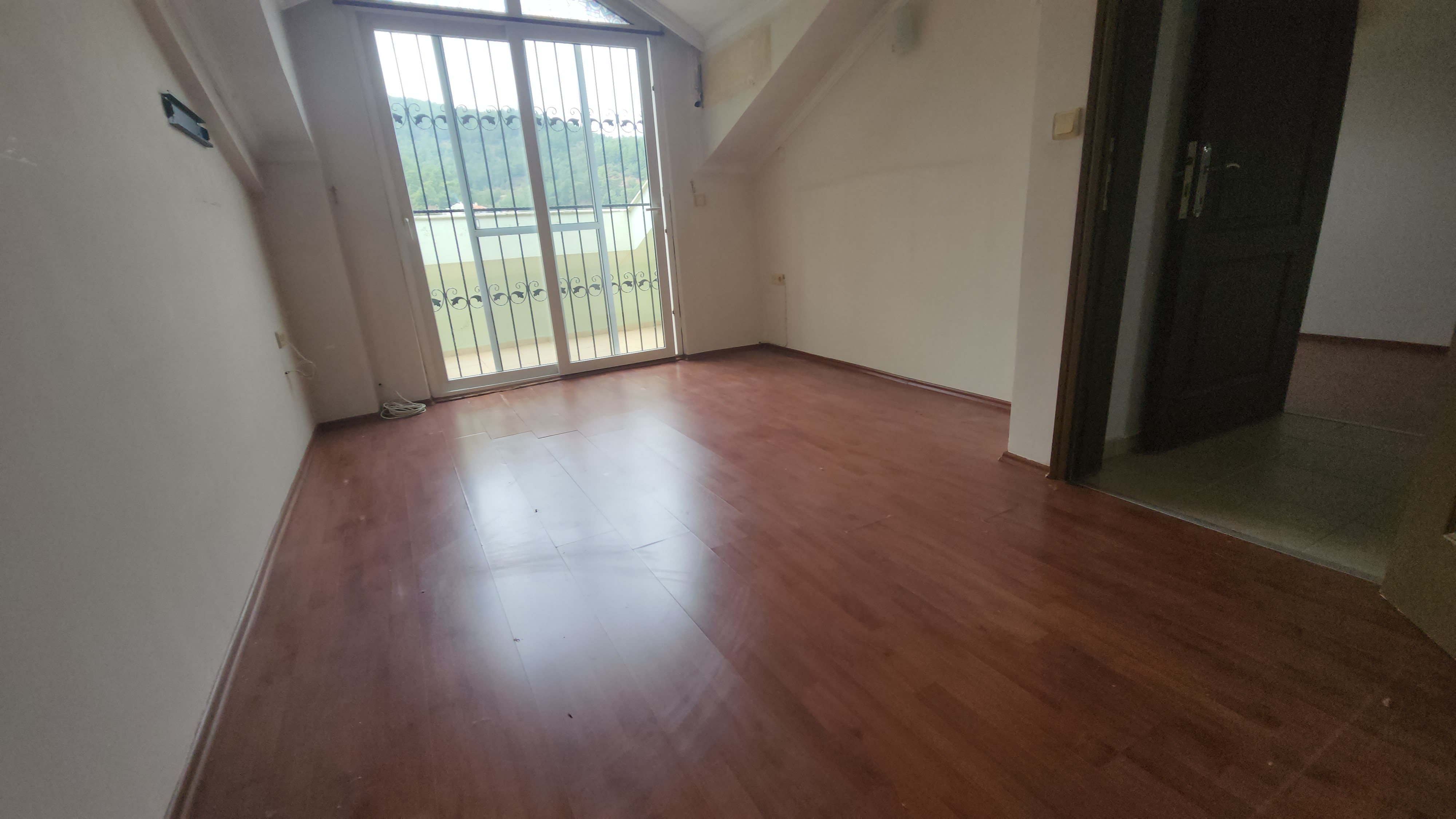 Comfortable Apartment In Tranquil Street - 15