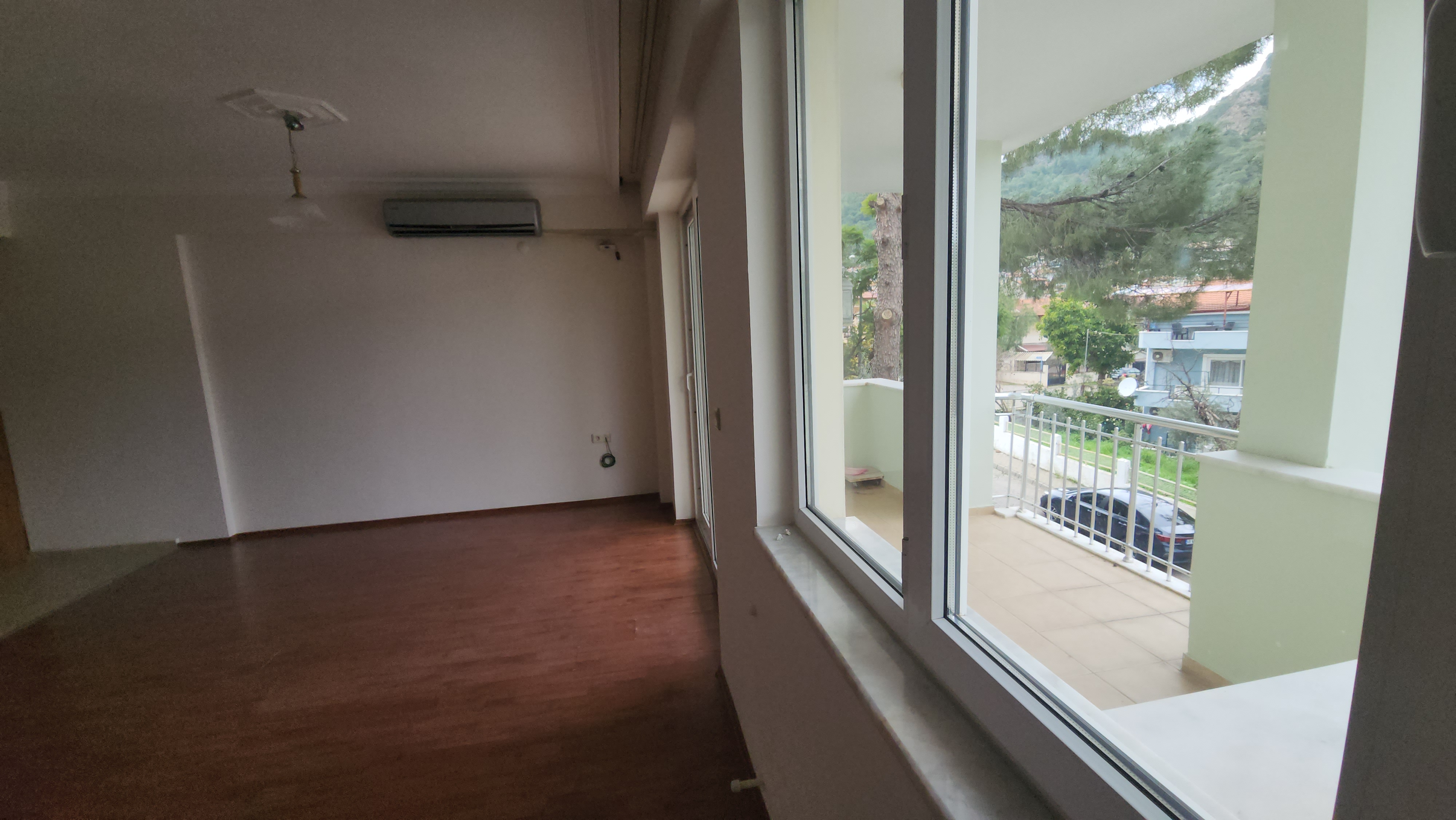 Comfortable Apartment In Tranquil Street - 8