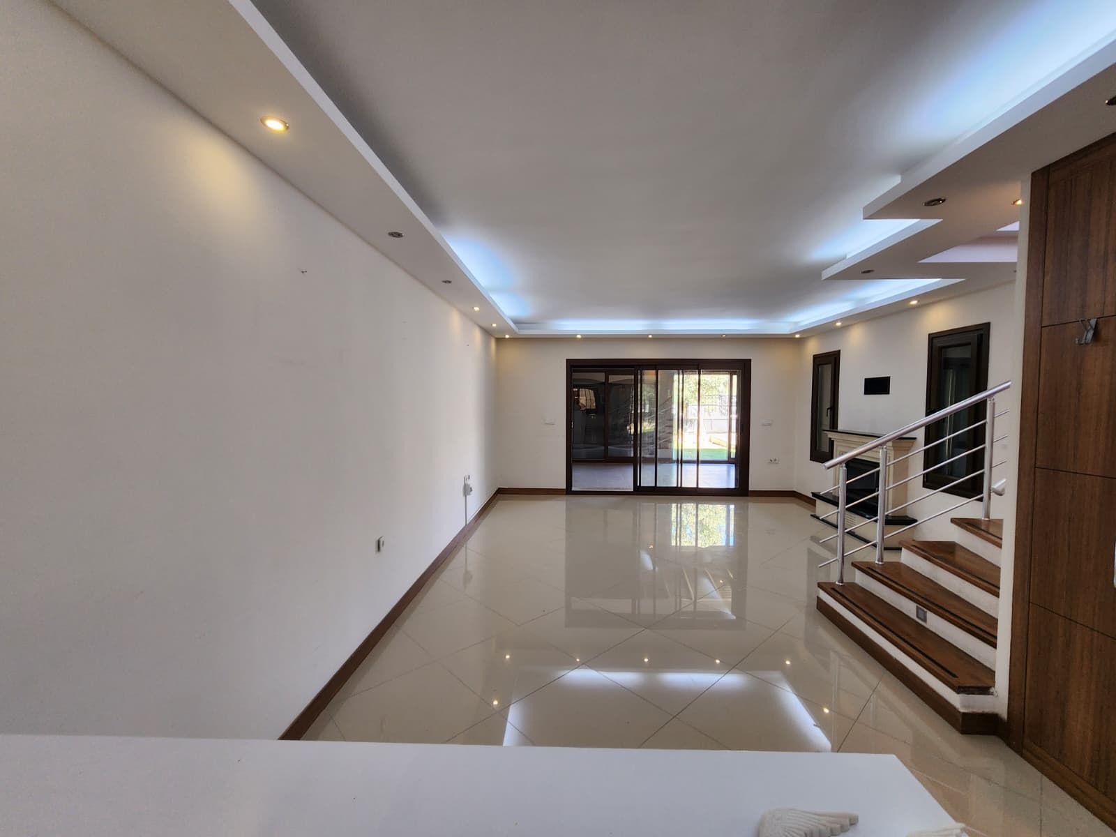 Classy Villa Near Sandy Beaches - 14