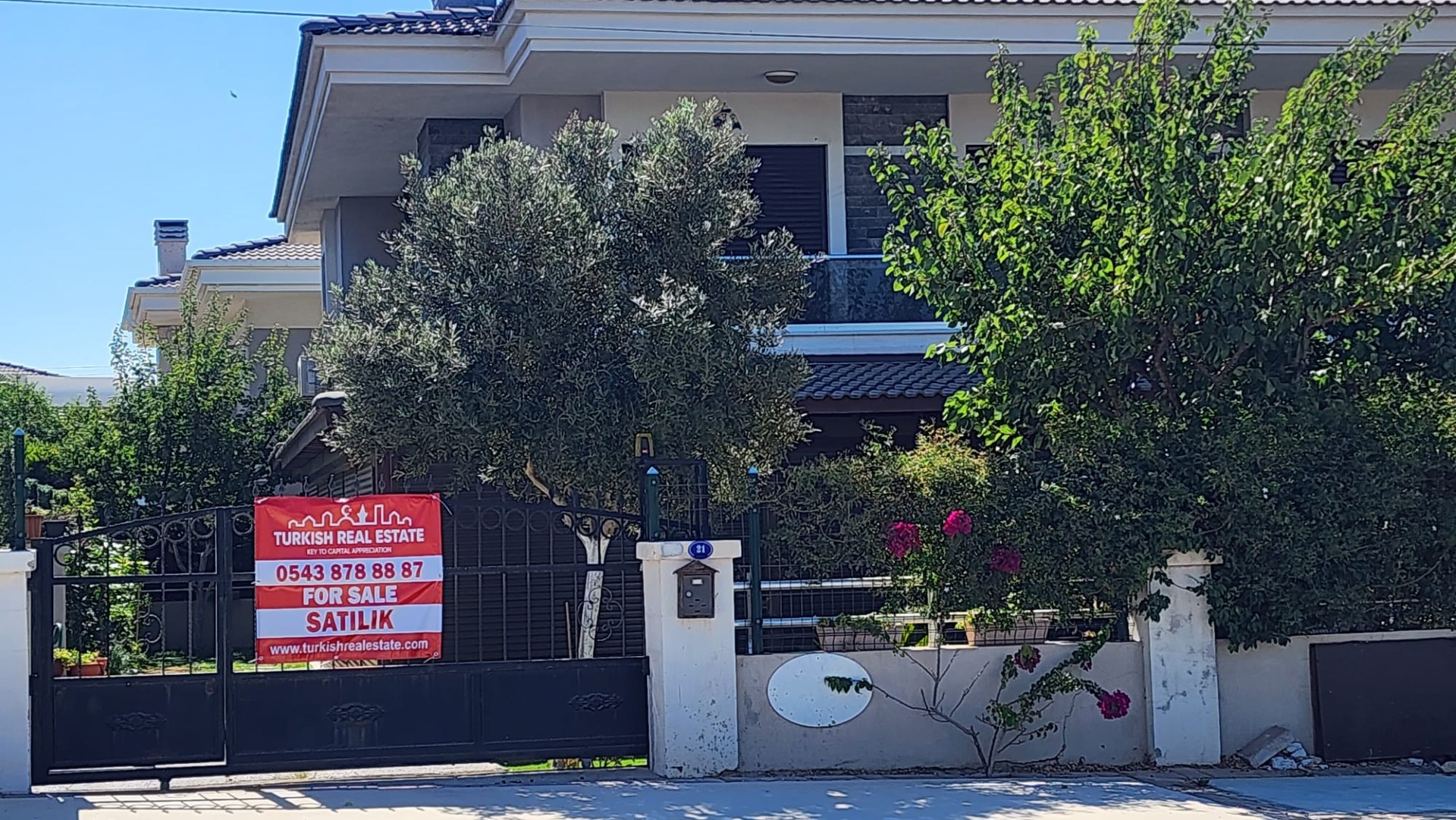 Classy Villa Near Sandy Beaches - 7