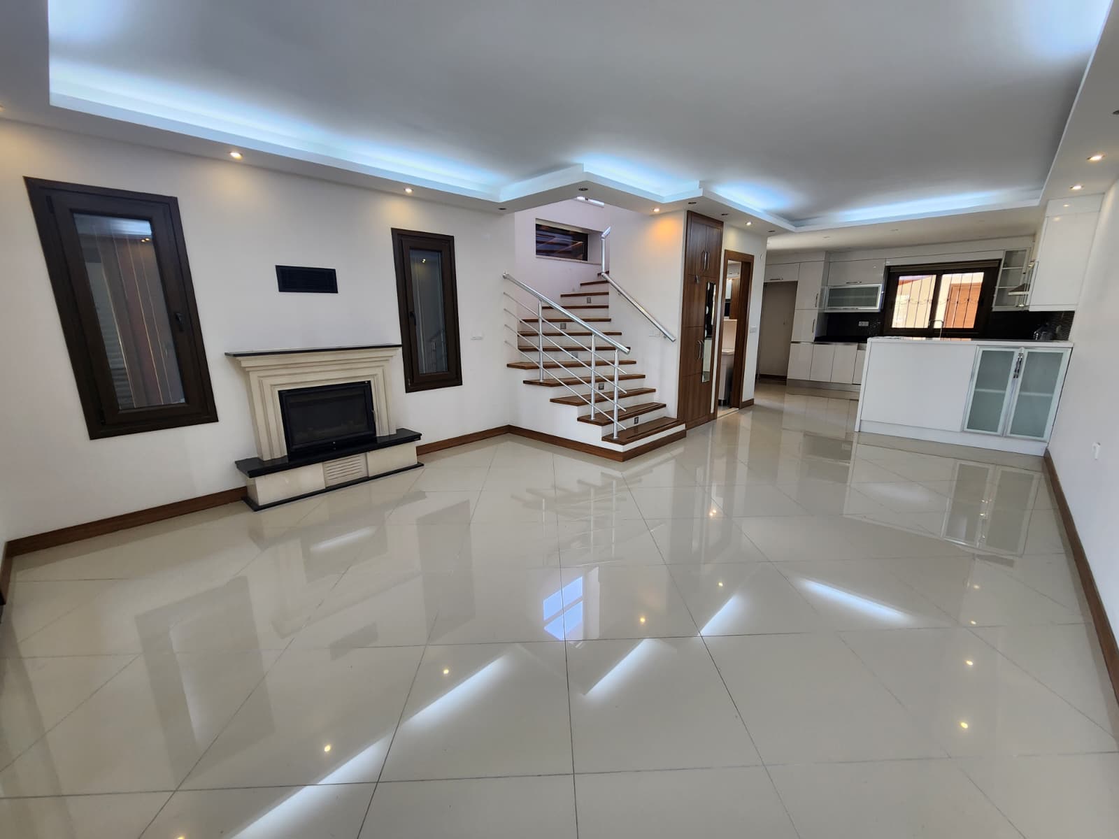 Classy Villa Near Sandy Beaches - 12