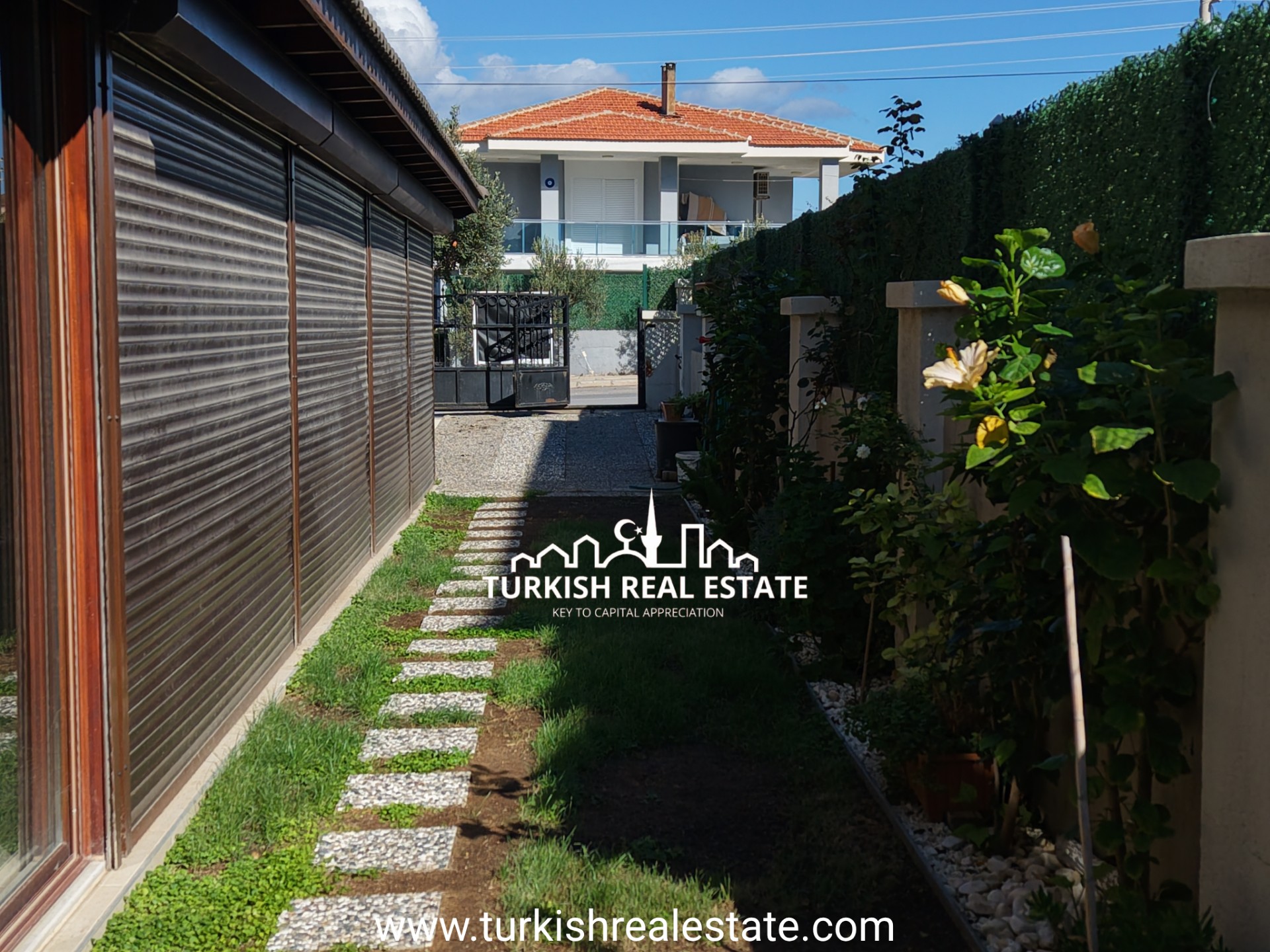 Classy Villa Near Sandy Beaches - 9
