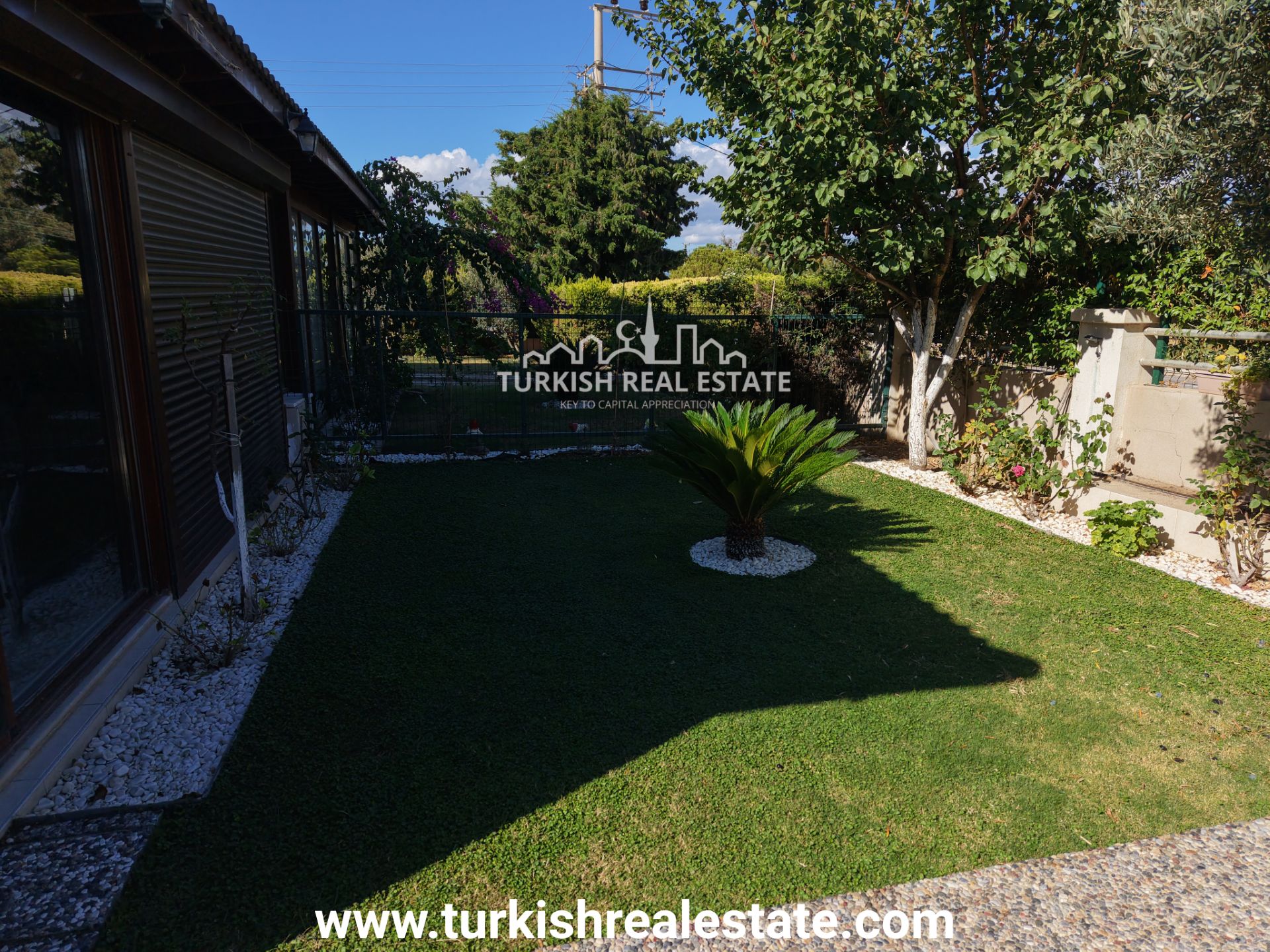 Classy Villa Near Sandy Beaches - 11