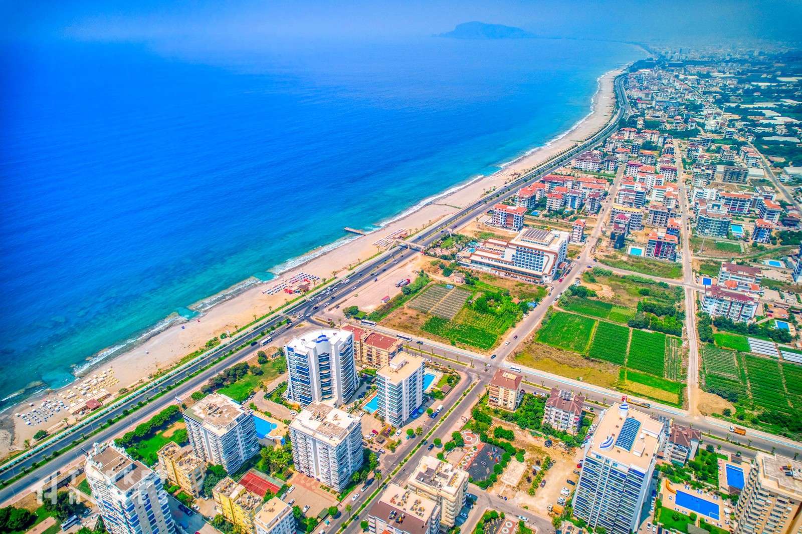 Ultra Luxurious Beachfront Hotel - 4